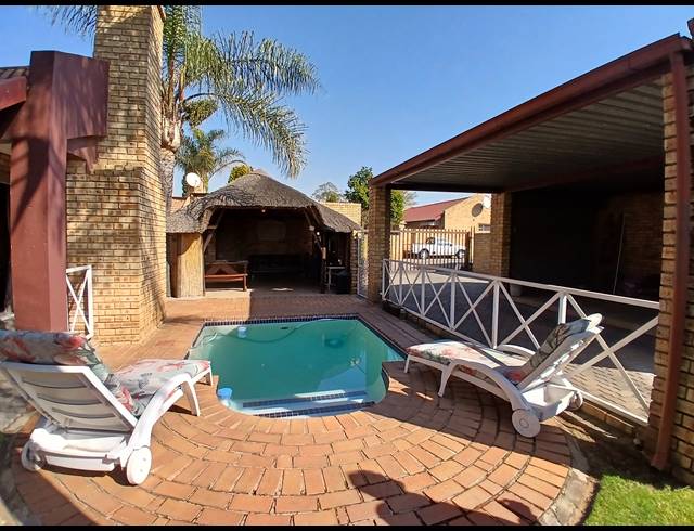 2 BEDROOM CLUSTER FOR SALE IN UNION